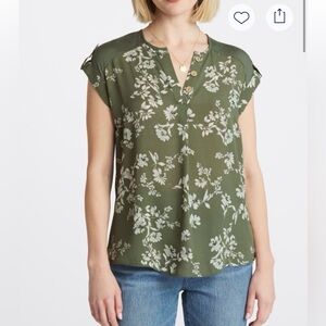 Fortune and Ivy Stitch fix Green Floral Button-Front Sleeveless Blouse